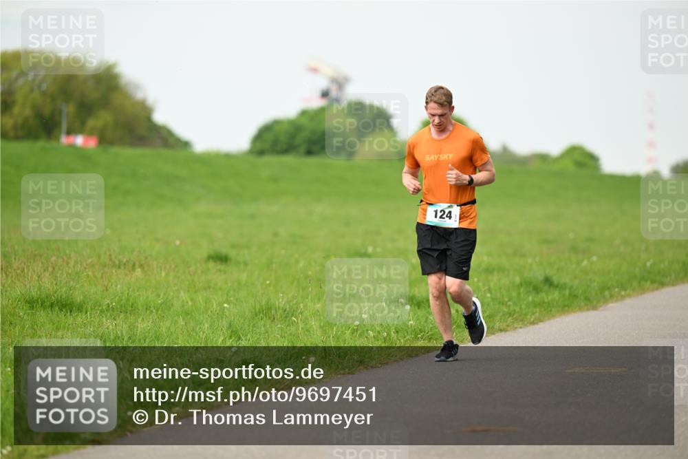 10.05.2026 - 8. Wedeler Halbmarathon Dr. Thomas Lammeyer http://msf.ph/oto/9697451 10.05.2026 11:29:17 Laufen 124 meine-sportfotos.de