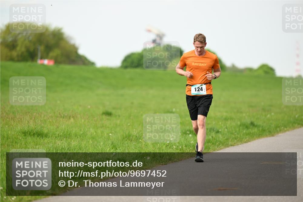 10.05.2026 - 8. Wedeler Halbmarathon Dr. Thomas Lammeyer http://msf.ph/oto/9697452 10.05.2026 11:29:18 Laufen 124 meine-sportfotos.de