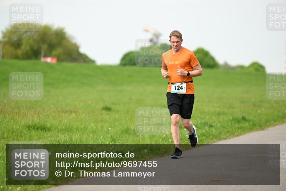10.05.2026 - 8. Wedeler Halbmarathon Dr. Thomas Lammeyer http://msf.ph/oto/9697455 10.05.2026 11:29:18 Laufen 124 meine-sportfotos.de