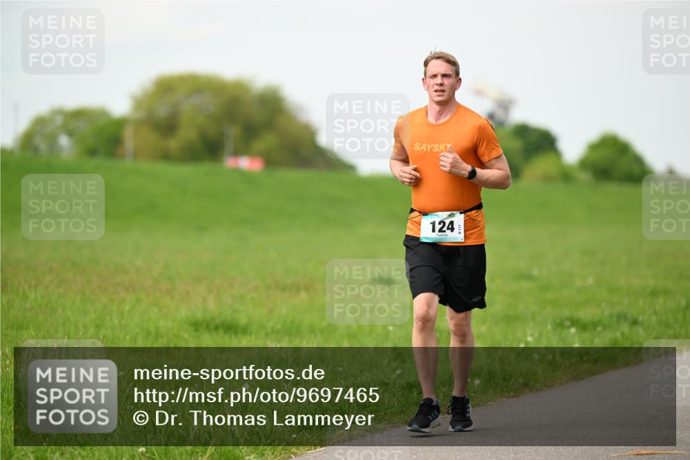 10.05.2026 - 8. Wedeler Halbmarathon Dr. Thomas Lammeyer http://msf.ph/oto/9697465 10.05.2026 11:29:19 Laufen 124 meine-sportfotos.de