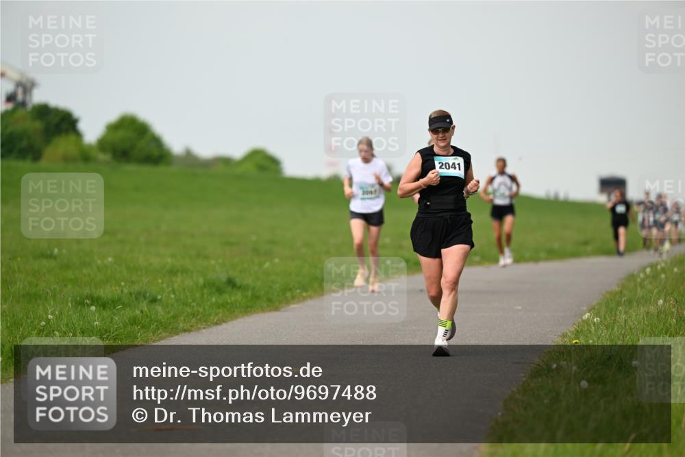 10.05.2026 - 8. Wedeler Halbmarathon Dr. Thomas Lammeyer http://msf.ph/oto/9697488 10.05.2026 11:29:27 Laufen 2041 meine-sportfotos.de