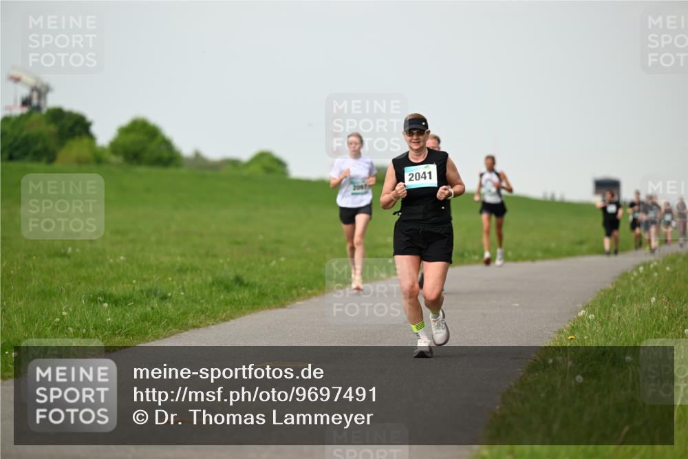 10.05.2026 - 8. Wedeler Halbmarathon Dr. Thomas Lammeyer http://msf.ph/oto/9697491 10.05.2026 11:29:27 Laufen 2041, 2097 meine-sportfotos.de