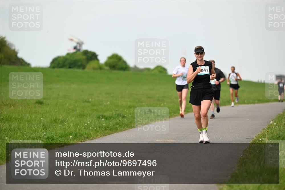 10.05.2026 - 8. Wedeler Halbmarathon Dr. Thomas Lammeyer http://msf.ph/oto/9697496 10.05.2026 11:29:28 Laufen 041 meine-sportfotos.de