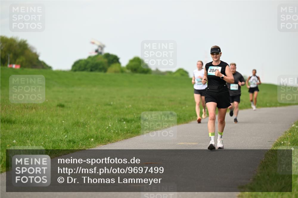 10.05.2026 - 8. Wedeler Halbmarathon Dr. Thomas Lammeyer http://msf.ph/oto/9697499 10.05.2026 11:29:29 Laufen 204, 2913 meine-sportfotos.de