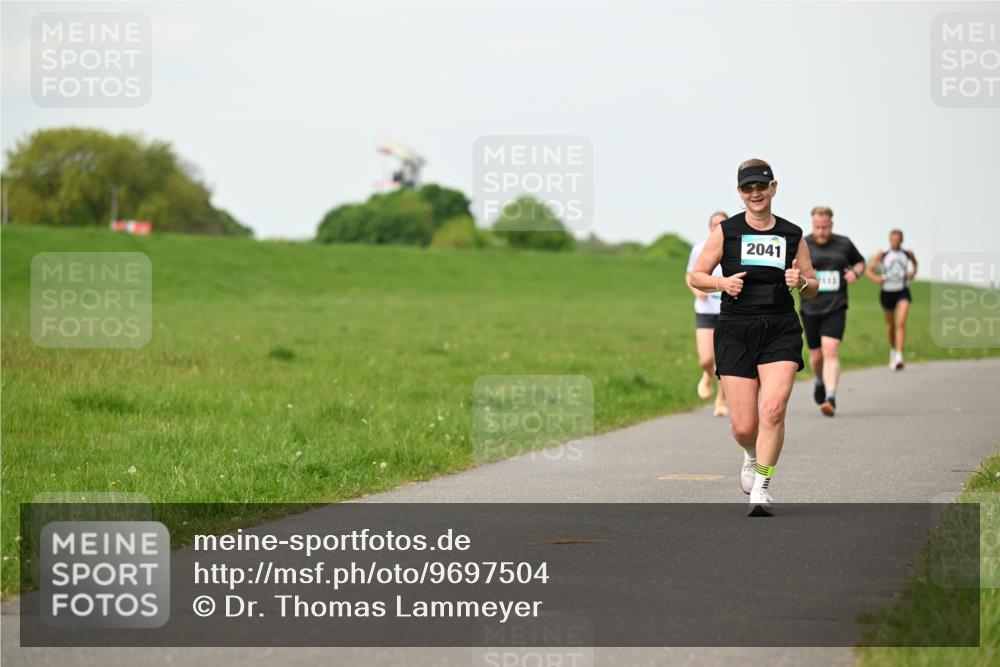 10.05.2026 - 8. Wedeler Halbmarathon Dr. Thomas Lammeyer http://msf.ph/oto/9697504 10.05.2026 11:29:29 Laufen 2041 meine-sportfotos.de