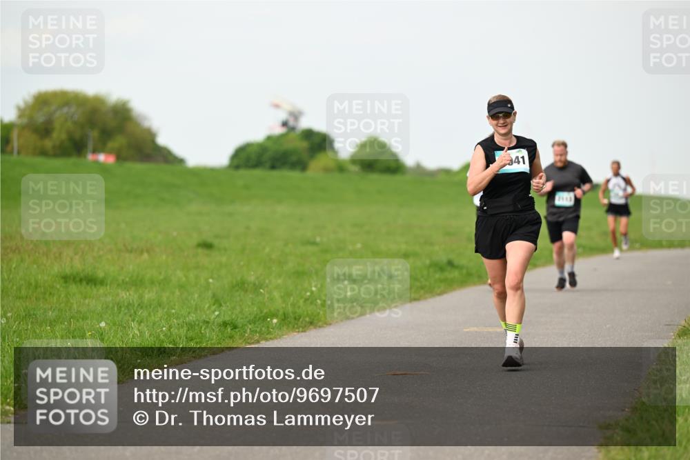10.05.2026 - 8. Wedeler Halbmarathon Dr. Thomas Lammeyer http://msf.ph/oto/9697507 10.05.2026 11:29:30 Laufen 2913 meine-sportfotos.de