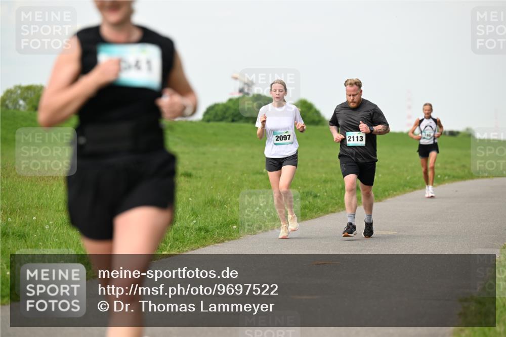 10.05.2026 - 8. Wedeler Halbmarathon Dr. Thomas Lammeyer http://msf.ph/oto/9697522 10.05.2026 11:29:33 Laufen 241, 2097, 2113 meine-sportfotos.de