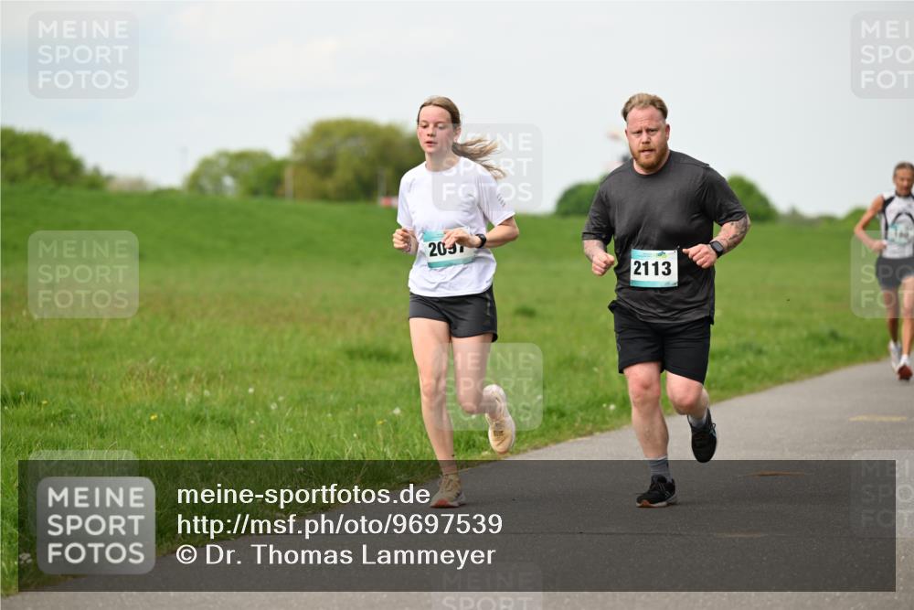 10.05.2026 - 8. Wedeler Halbmarathon Dr. Thomas Lammeyer http://msf.ph/oto/9697539 10.05.2026 11:29:35 Laufen 2097, 2113 meine-sportfotos.de