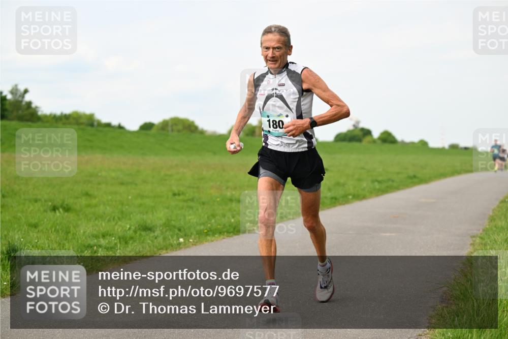 10.05.2026 - 8. Wedeler Halbmarathon Dr. Thomas Lammeyer http://msf.ph/oto/9697577 10.05.2026 11:29:41 Laufen 180 meine-sportfotos.de