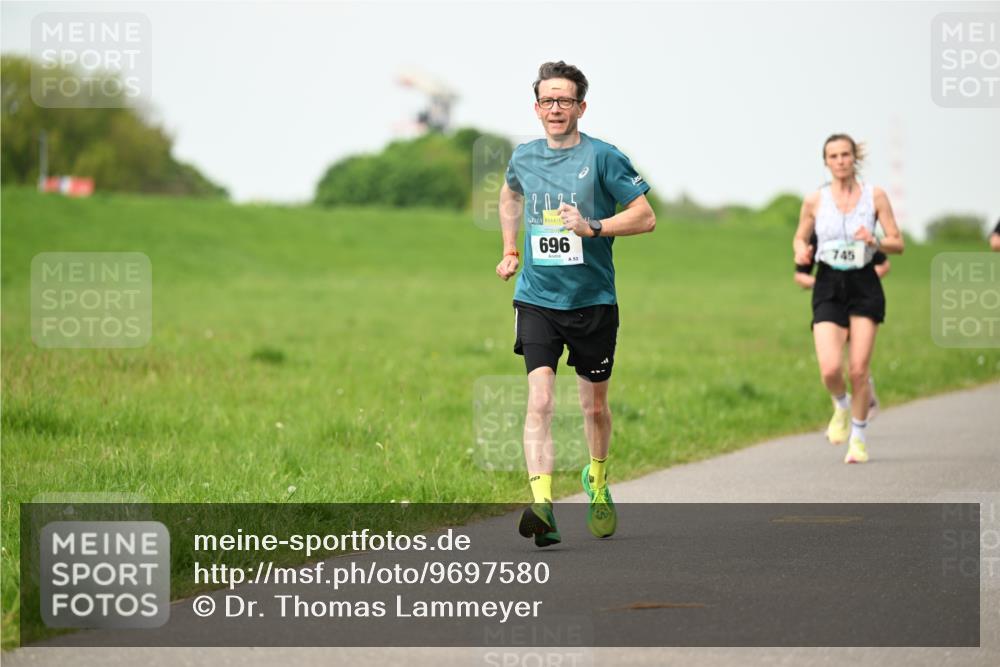 10.05.2026 - 8. Wedeler Halbmarathon Dr. Thomas Lammeyer http://msf.ph/oto/9697580 10.05.2026 11:29:51 Laufen 2025, 696, 745 meine-sportfotos.de