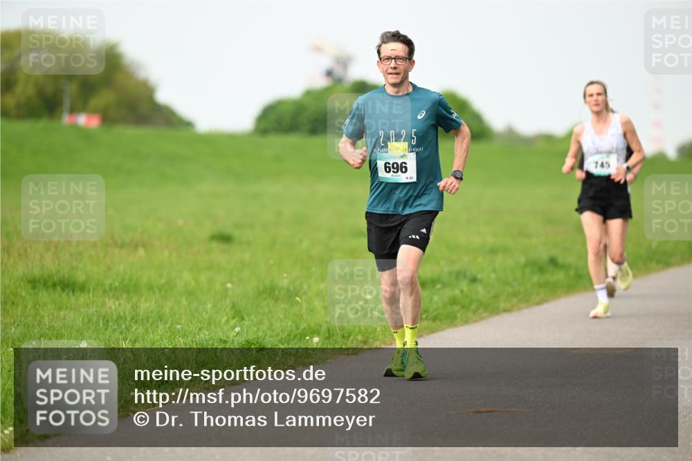 10.05.2026 - 8. Wedeler Halbmarathon Dr. Thomas Lammeyer http://msf.ph/oto/9697582 10.05.2026 11:29:51 Laufen 2025, 696, 745 meine-sportfotos.de