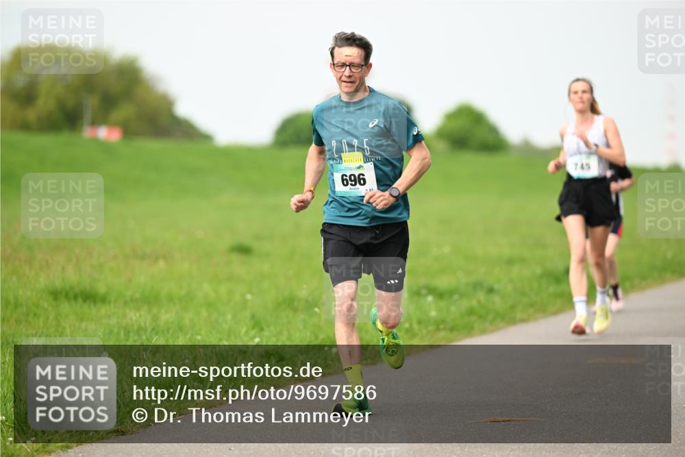 10.05.2026 - 8. Wedeler Halbmarathon Dr. Thomas Lammeyer http://msf.ph/oto/9697586 10.05.2026 11:29:51 Laufen 2025, 696, 745 meine-sportfotos.de
