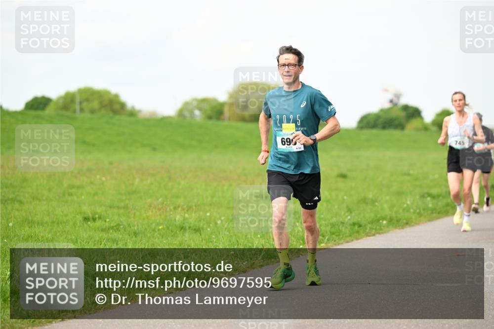 10.05.2026 - 8. Wedeler Halbmarathon Dr. Thomas Lammeyer http://msf.ph/oto/9697595 10.05.2026 11:29:53 Laufen 2025, 690, 745 meine-sportfotos.de