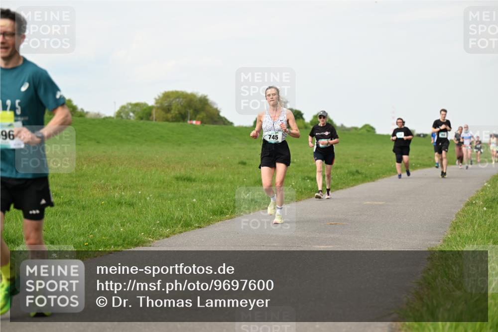 10.05.2026 - 8. Wedeler Halbmarathon Dr. Thomas Lammeyer http://msf.ph/oto/9697600 10.05.2026 11:29:54 Laufen 964, 745 meine-sportfotos.de