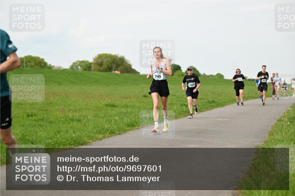10.05.2026 - 8. Wedeler Halbmarathon Dr. Thomas Lammeyer http://msf.ph/oto/9697601 10.05.2026 11:29:54 Laufen 745, 1029 meine-sportfotos.de
