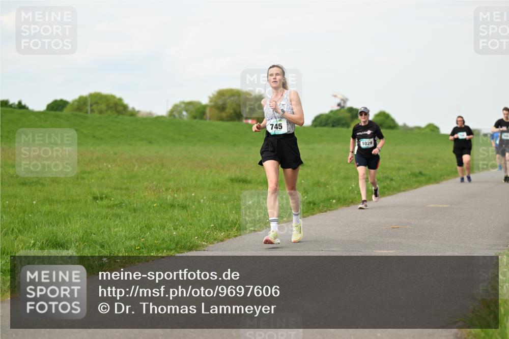 10.05.2026 - 8. Wedeler Halbmarathon Dr. Thomas Lammeyer http://msf.ph/oto/9697606 10.05.2026 11:29:55 Laufen 745, 1029 meine-sportfotos.de