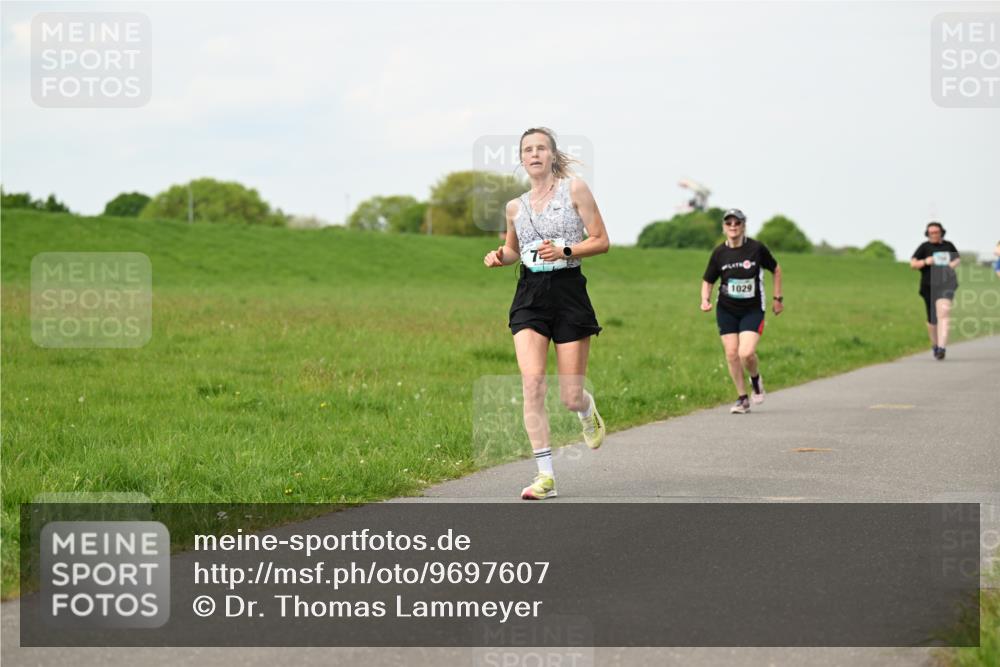 10.05.2026 - 8. Wedeler Halbmarathon Dr. Thomas Lammeyer http://msf.ph/oto/9697607 10.05.2026 11:29:55 Laufen 1029 meine-sportfotos.de