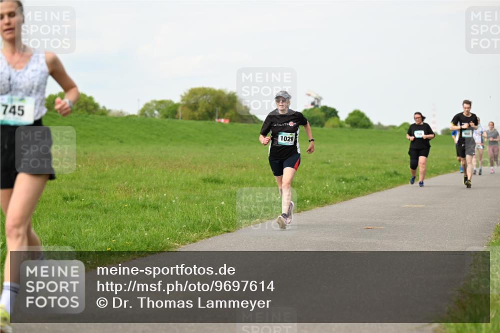 10.05.2026 - 8. Wedeler Halbmarathon Dr. Thomas Lammeyer http://msf.ph/oto/9697614 10.05.2026 11:29:56 Laufen 745, 1029 meine-sportfotos.de