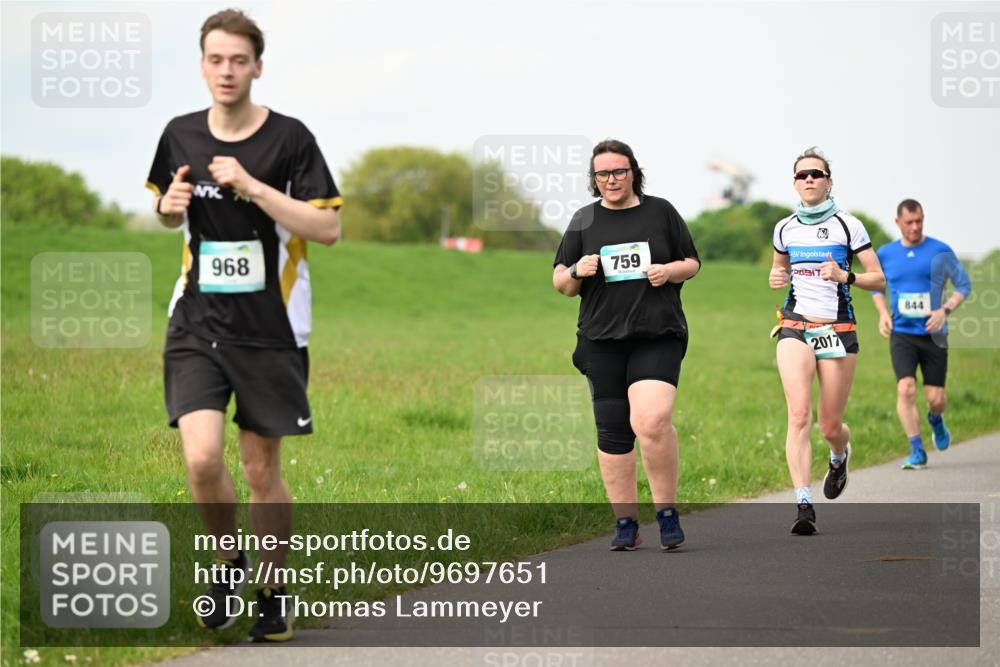 10.05.2026 - 8. Wedeler Halbmarathon Dr. Thomas Lammeyer http://msf.ph/oto/9697651 10.05.2026 11:30:03 Laufen 968, 759, 2017, 844 meine-sportfotos.de