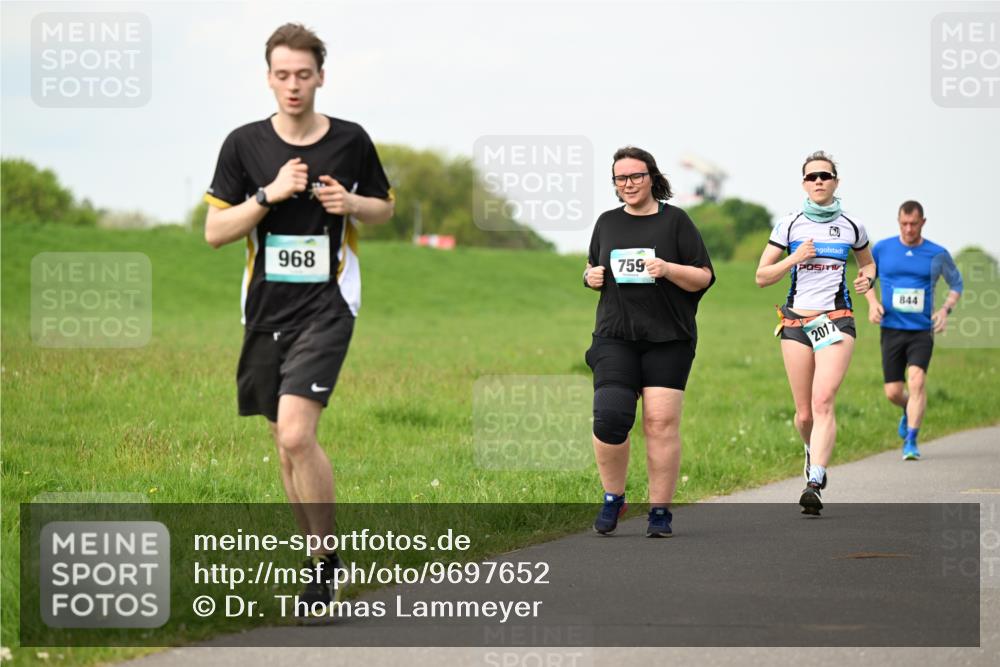 10.05.2026 - 8. Wedeler Halbmarathon Dr. Thomas Lammeyer http://msf.ph/oto/9697652 10.05.2026 11:30:03 Laufen 968, 759, 2017, 844 meine-sportfotos.de