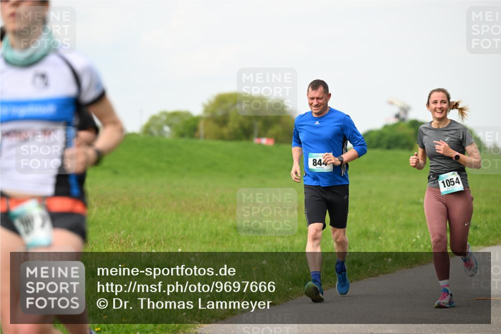 10.05.2026 - 8. Wedeler Halbmarathon Dr. Thomas Lammeyer http://msf.ph/oto/9697666 10.05.2026 11:30:07 Laufen 844, 1054 meine-sportfotos.de