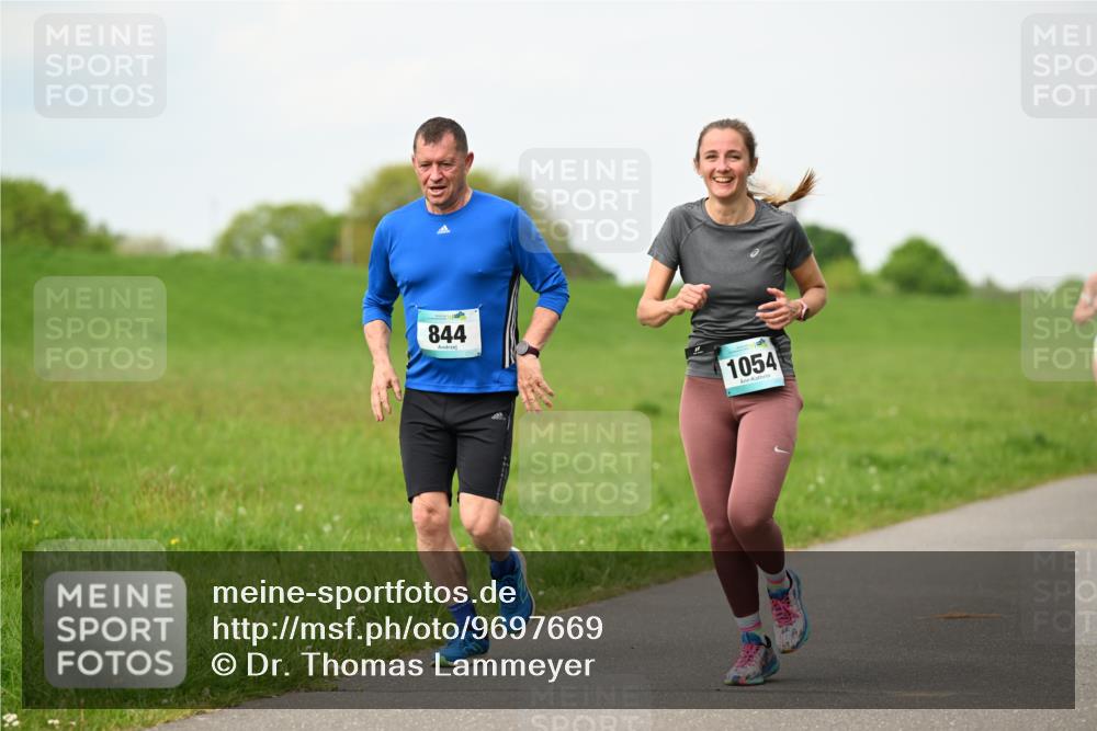 10.05.2026 - 8. Wedeler Halbmarathon Dr. Thomas Lammeyer http://msf.ph/oto/9697669 10.05.2026 11:30:08 Laufen 844, 1054 meine-sportfotos.de