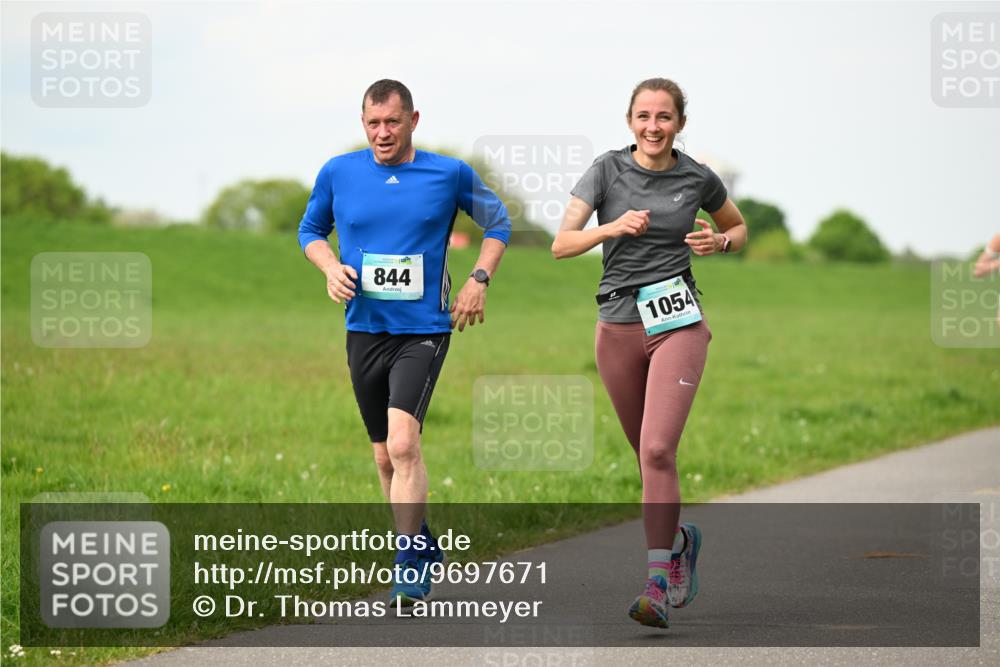 10.05.2026 - 8. Wedeler Halbmarathon Dr. Thomas Lammeyer http://msf.ph/oto/9697671 10.05.2026 11:30:08 Laufen 844, 1054 meine-sportfotos.de