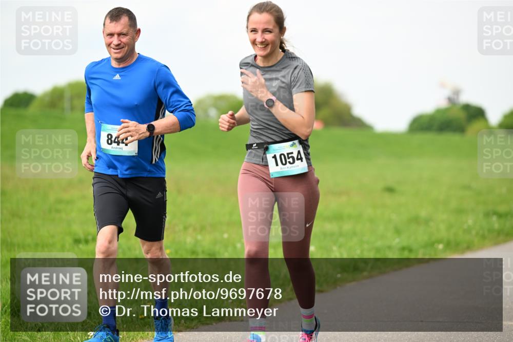 10.05.2026 - 8. Wedeler Halbmarathon Dr. Thomas Lammeyer http://msf.ph/oto/9697678 10.05.2026 11:30:09 Laufen 844, 1054 meine-sportfotos.de