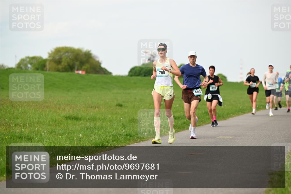 10.05.2026 - 8. Wedeler Halbmarathon Dr. Thomas Lammeyer http://msf.ph/oto/9697681 10.05.2026 11:30:11 Laufen 768, 582, 340 meine-sportfotos.de