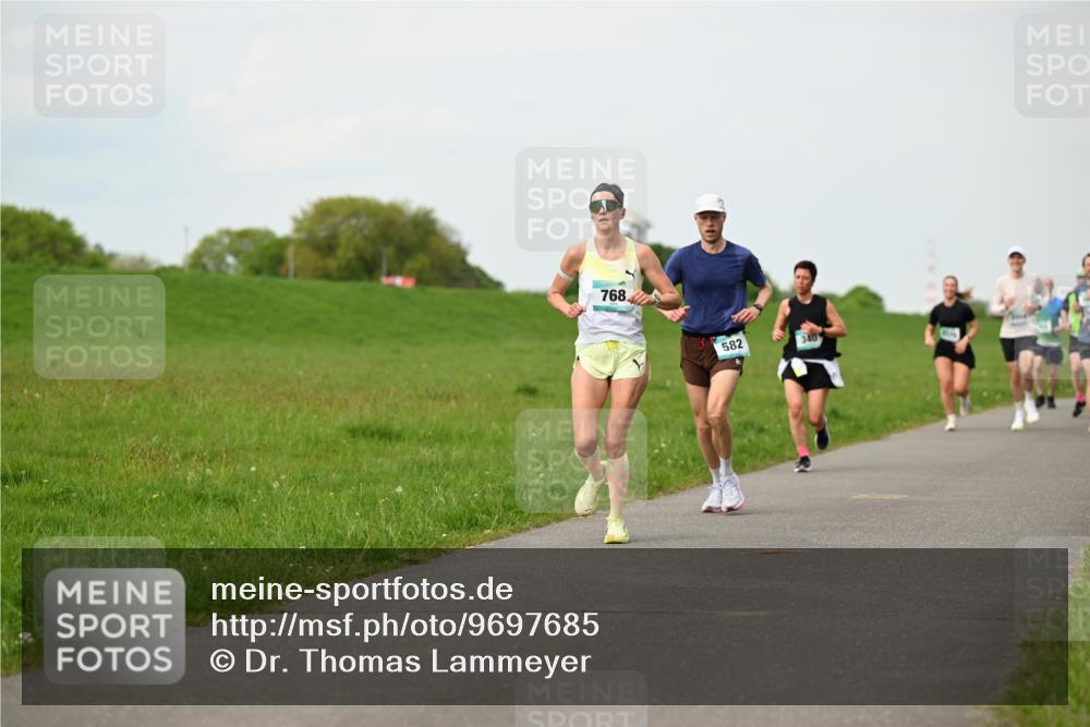 10.05.2026 - 8. Wedeler Halbmarathon Dr. Thomas Lammeyer http://msf.ph/oto/9697685 10.05.2026 11:30:11 Laufen 768, 582, 340 meine-sportfotos.de