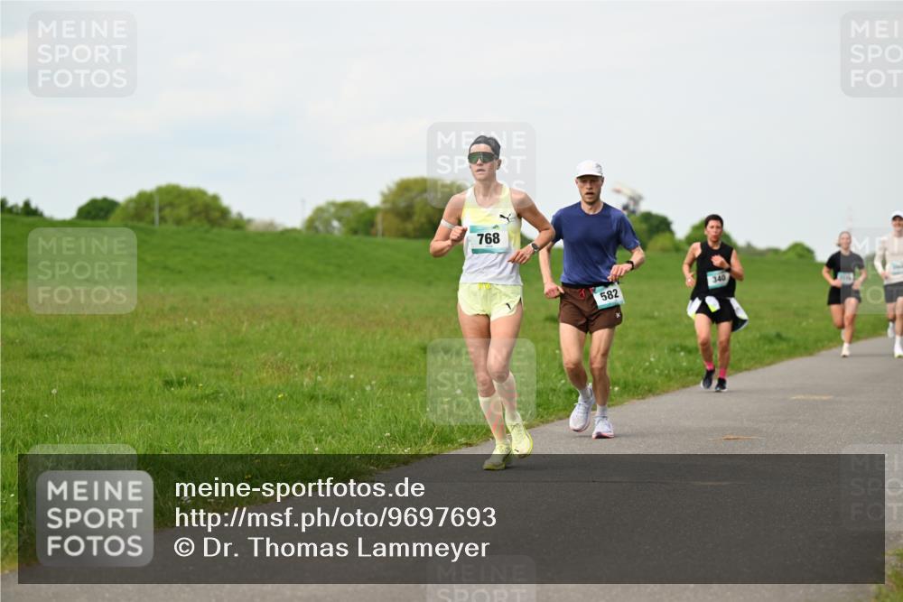 10.05.2026 - 8. Wedeler Halbmarathon Dr. Thomas Lammeyer http://msf.ph/oto/9697693 10.05.2026 11:30:12 Laufen 768, 582, 340 meine-sportfotos.de