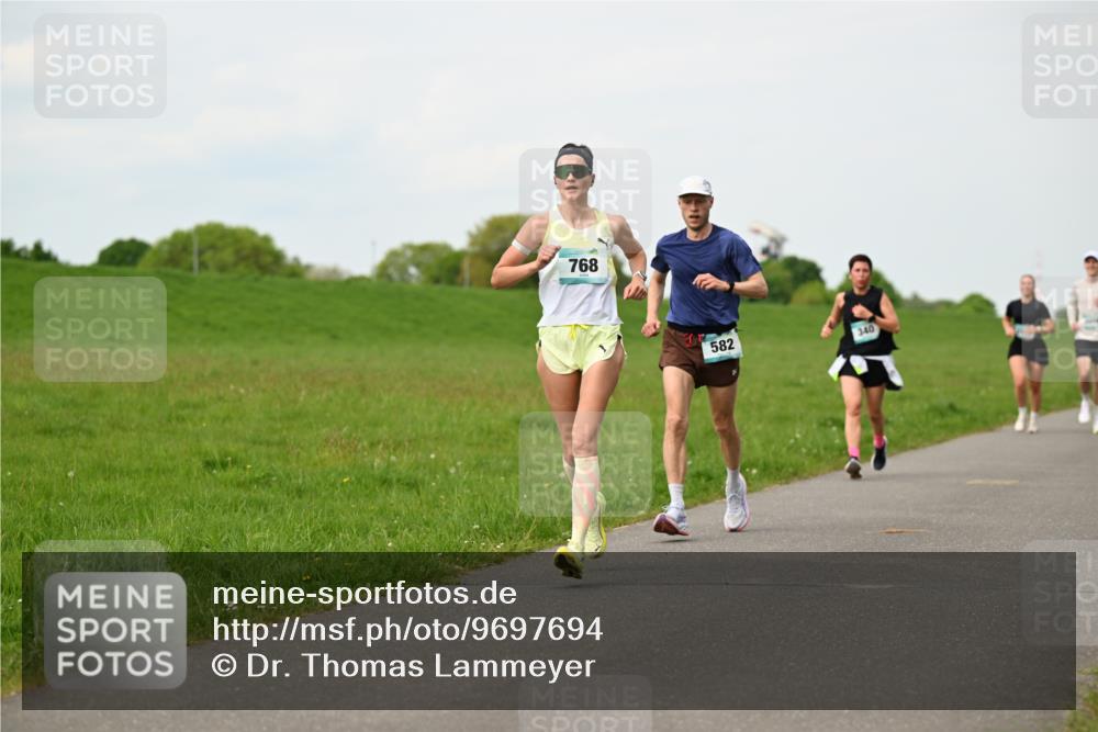 10.05.2026 - 8. Wedeler Halbmarathon Dr. Thomas Lammeyer http://msf.ph/oto/9697694 10.05.2026 11:30:12 Laufen 768, 582, 340 meine-sportfotos.de