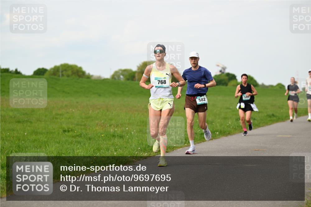 10.05.2026 - 8. Wedeler Halbmarathon Dr. Thomas Lammeyer http://msf.ph/oto/9697695 10.05.2026 11:30:13 Laufen 768, 582, 340 meine-sportfotos.de
