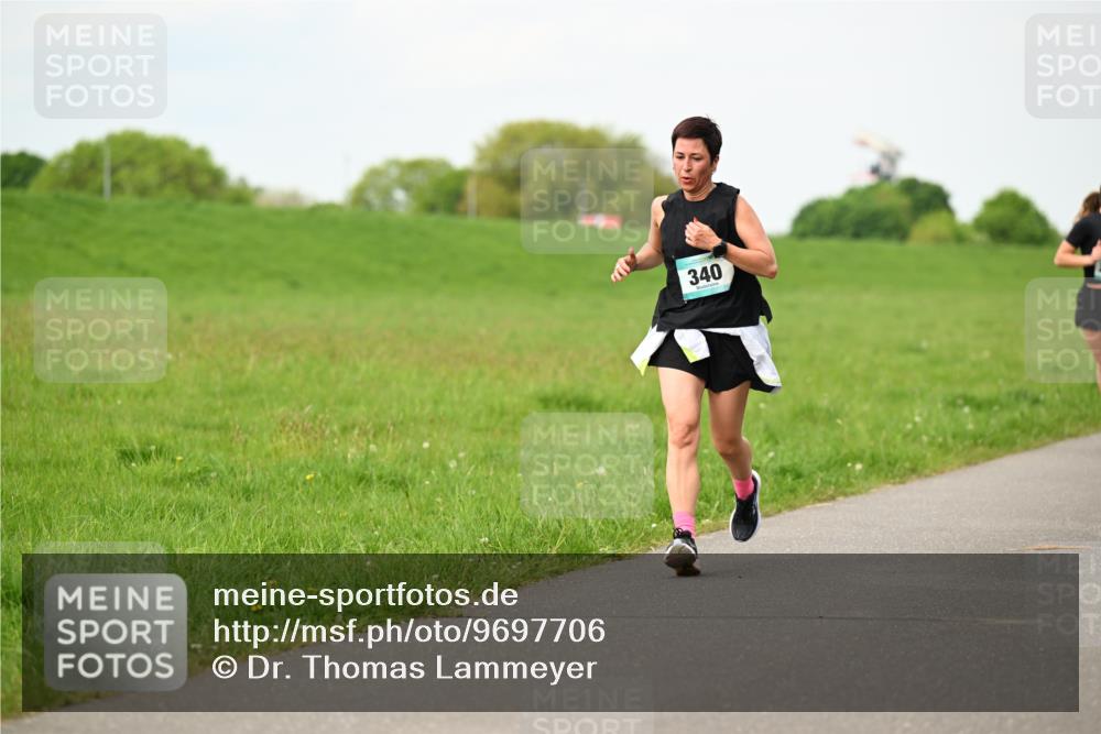 10.05.2026 - 8. Wedeler Halbmarathon Dr. Thomas Lammeyer http://msf.ph/oto/9697706 10.05.2026 11:30:15 Laufen 340 meine-sportfotos.de