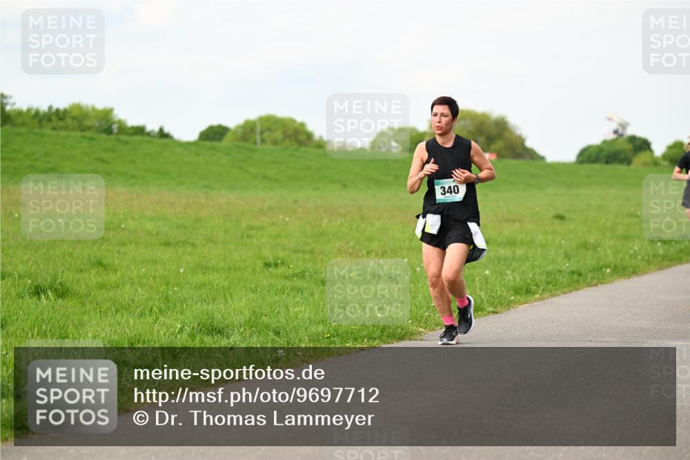 10.05.2026 - 8. Wedeler Halbmarathon Dr. Thomas Lammeyer http://msf.ph/oto/9697712 10.05.2026 11:30:16 Laufen 340 meine-sportfotos.de