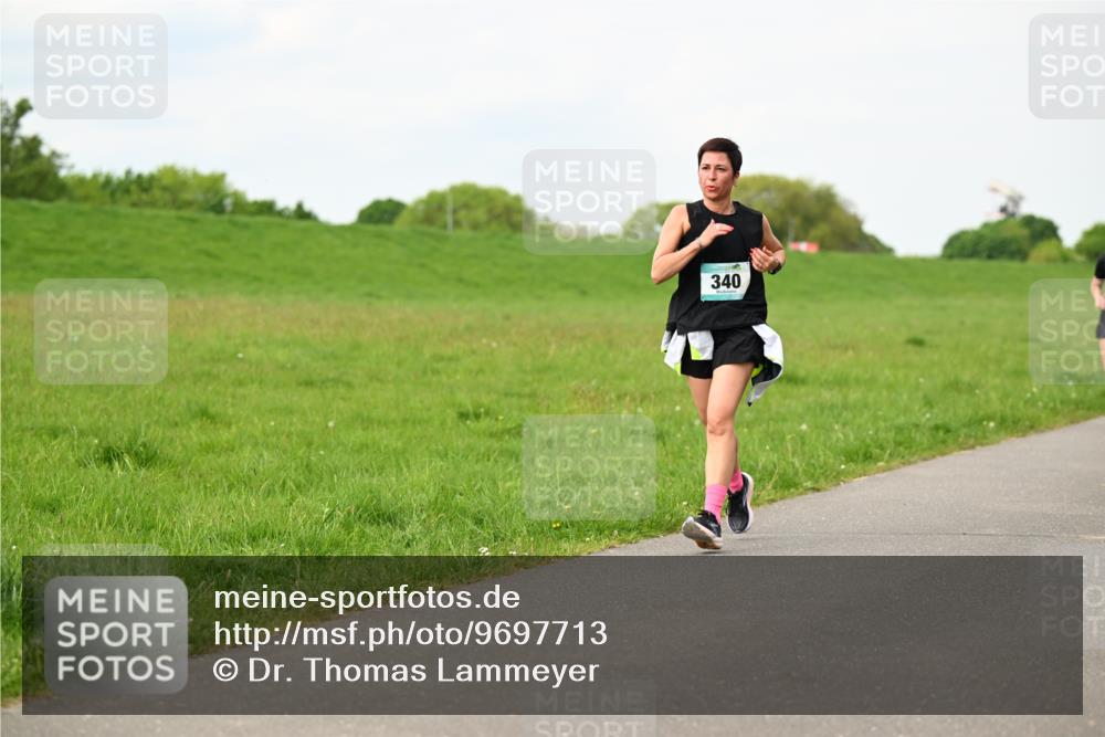 10.05.2026 - 8. Wedeler Halbmarathon Dr. Thomas Lammeyer http://msf.ph/oto/9697713 10.05.2026 11:30:16 Laufen 340 meine-sportfotos.de