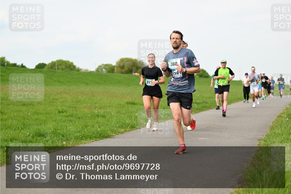 10.05.2026 - 8. Wedeler Halbmarathon Dr. Thomas Lammeyer http://msf.ph/oto/9697728 10.05.2026 11:30:19 Laufen 360, 217 meine-sportfotos.de