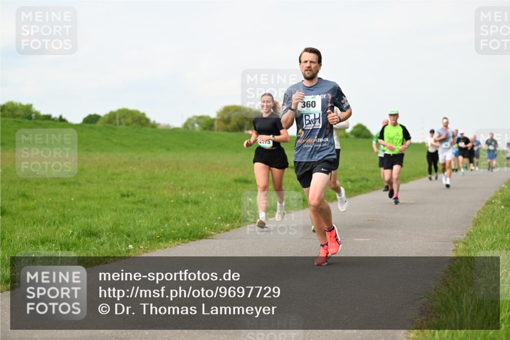 10.05.2026 - 8. Wedeler Halbmarathon Dr. Thomas Lammeyer http://msf.ph/oto/9697729 10.05.2026 11:30:19 Laufen 360 meine-sportfotos.de
