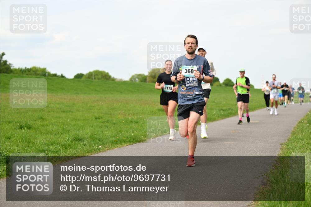 10.05.2026 - 8. Wedeler Halbmarathon Dr. Thomas Lammeyer http://msf.ph/oto/9697731 10.05.2026 11:30:19 Laufen 360, 2175 meine-sportfotos.de