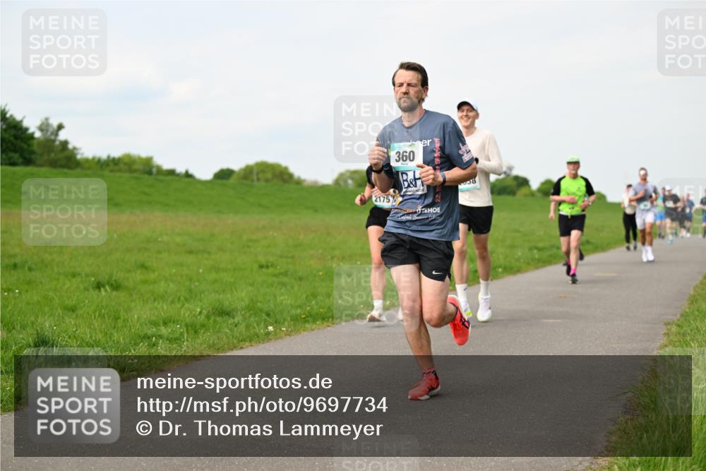 10.05.2026 - 8. Wedeler Halbmarathon Dr. Thomas Lammeyer http://msf.ph/oto/9697734 10.05.2026 11:30:20 Laufen 2175, 360, 2038 meine-sportfotos.de