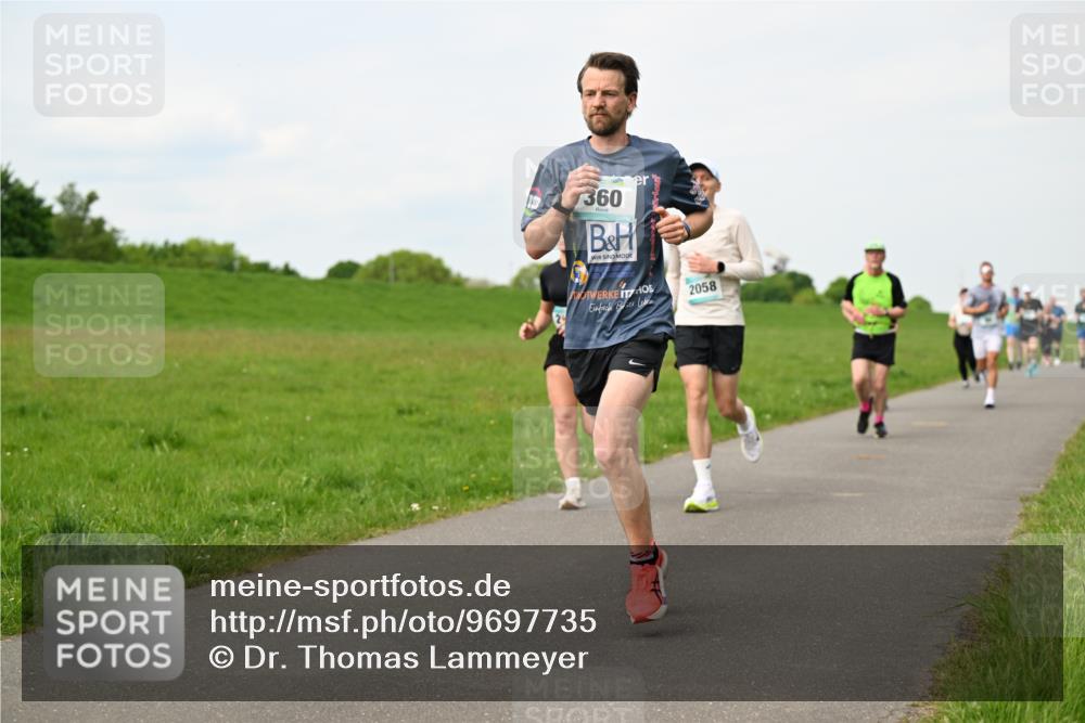 10.05.2026 - 8. Wedeler Halbmarathon Dr. Thomas Lammeyer http://msf.ph/oto/9697735 10.05.2026 11:30:20 Laufen 360, 2058 meine-sportfotos.de