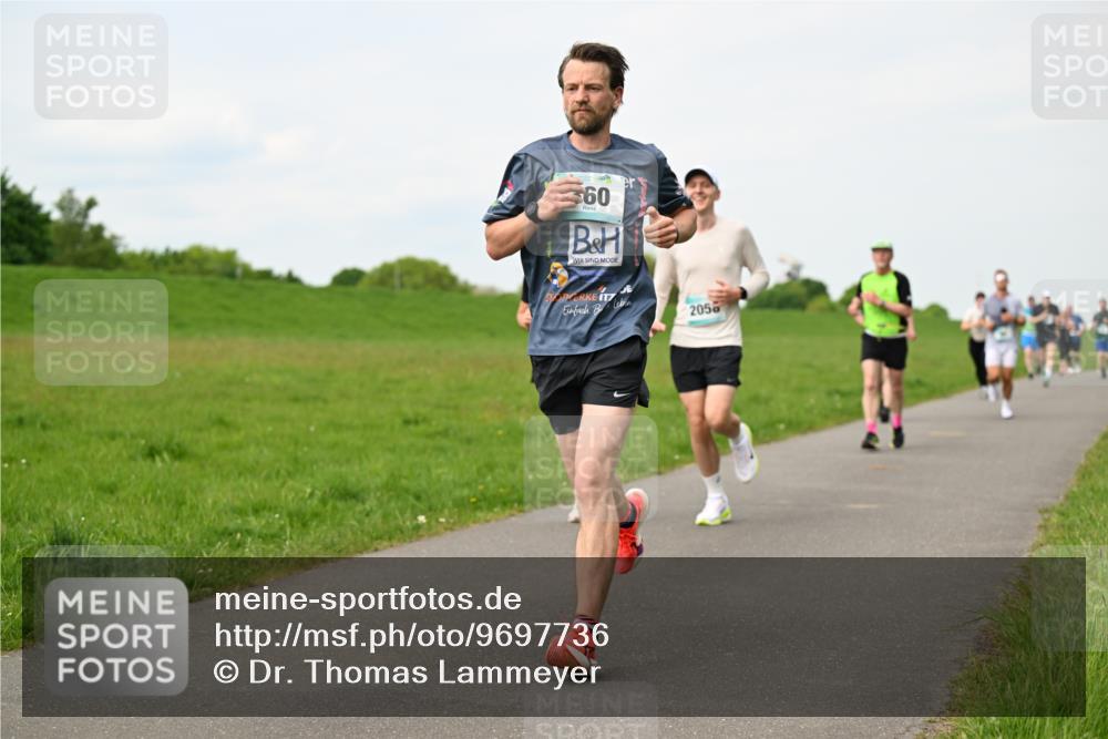 10.05.2026 - 8. Wedeler Halbmarathon Dr. Thomas Lammeyer http://msf.ph/oto/9697736 10.05.2026 11:30:20 Laufen 2050 meine-sportfotos.de