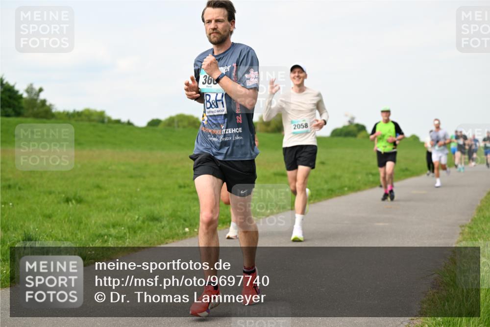 10.05.2026 - 8. Wedeler Halbmarathon Dr. Thomas Lammeyer http://msf.ph/oto/9697740 10.05.2026 11:30:20 Laufen 360, 2058 meine-sportfotos.de