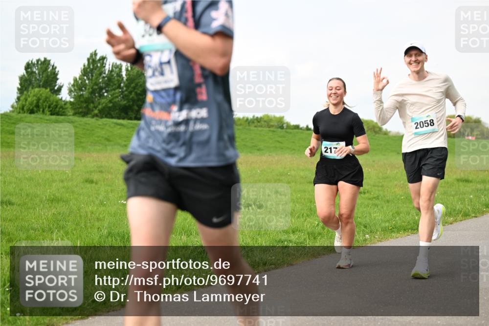 10.05.2026 - 8. Wedeler Halbmarathon Dr. Thomas Lammeyer http://msf.ph/oto/9697741 10.05.2026 11:30:21 Laufen 1406, 217, 2058 meine-sportfotos.de