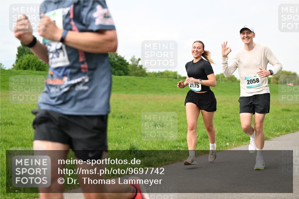 10.05.2026 - 8. Wedeler Halbmarathon Dr. Thomas Lammeyer http://msf.ph/oto/9697742 10.05.2026 11:30:21 Laufen 2175, 2058 meine-sportfotos.de