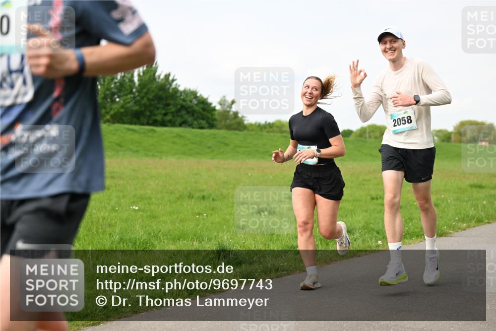 10.05.2026 - 8. Wedeler Halbmarathon Dr. Thomas Lammeyer http://msf.ph/oto/9697743 10.05.2026 11:30:21 Laufen 2058 meine-sportfotos.de