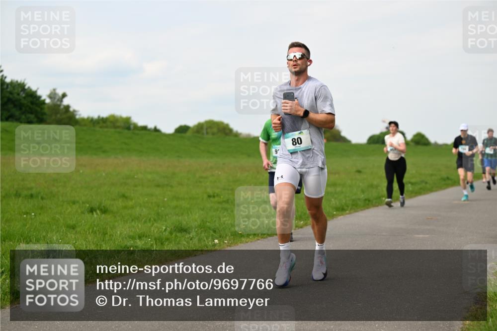 10.05.2026 - 8. Wedeler Halbmarathon Dr. Thomas Lammeyer http://msf.ph/oto/9697766 10.05.2026 11:30:25 Laufen  meine-sportfotos.de
