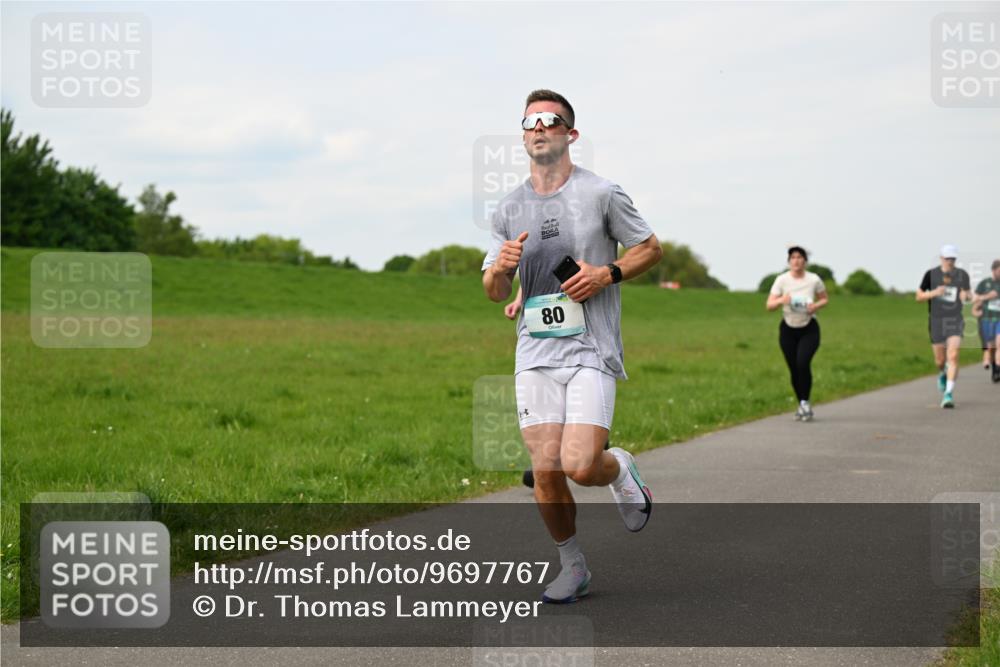 10.05.2026 - 8. Wedeler Halbmarathon Dr. Thomas Lammeyer http://msf.ph/oto/9697767 10.05.2026 11:30:26 Laufen  meine-sportfotos.de