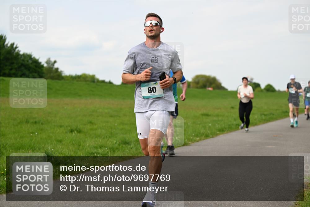 10.05.2026 - 8. Wedeler Halbmarathon Dr. Thomas Lammeyer http://msf.ph/oto/9697769 10.05.2026 11:30:26 Laufen  meine-sportfotos.de
