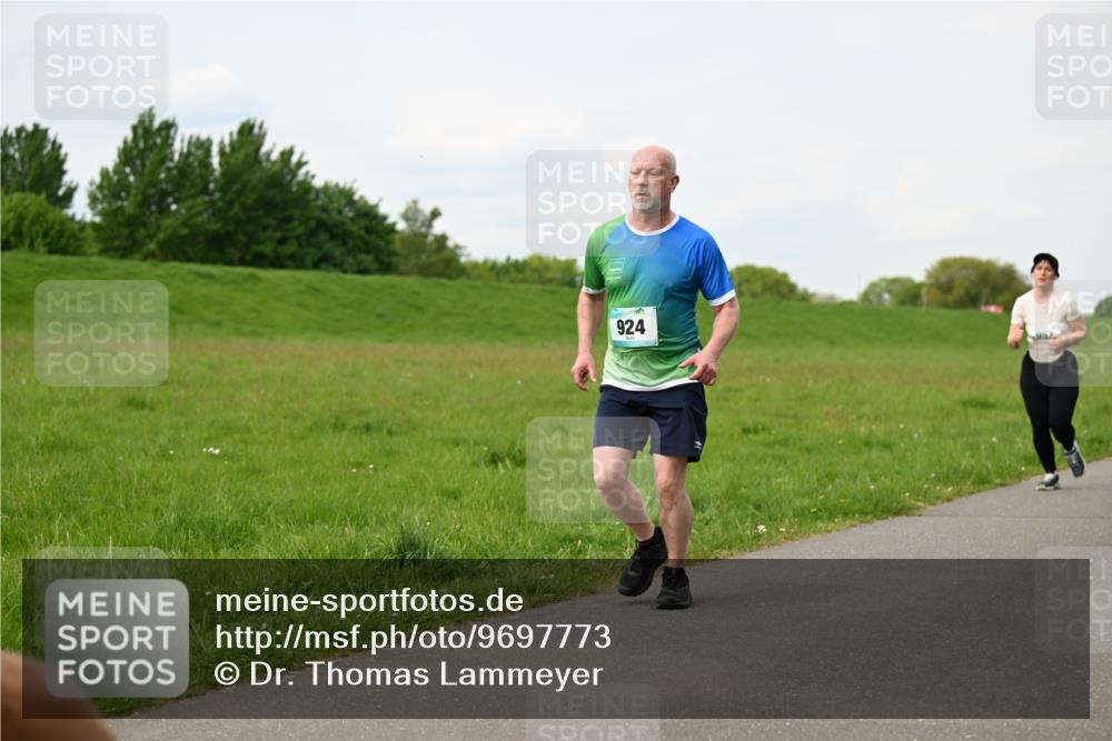 10.05.2026 - 8. Wedeler Halbmarathon Dr. Thomas Lammeyer http://msf.ph/oto/9697773 10.05.2026 11:30:27 Laufen 924 meine-sportfotos.de
